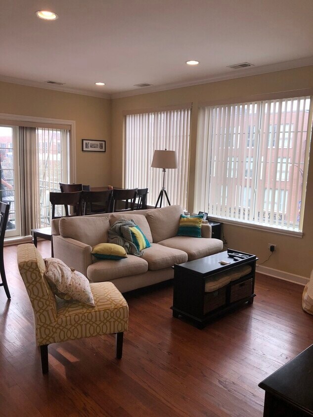 Foto principal - 1619 W Irving Park Rd