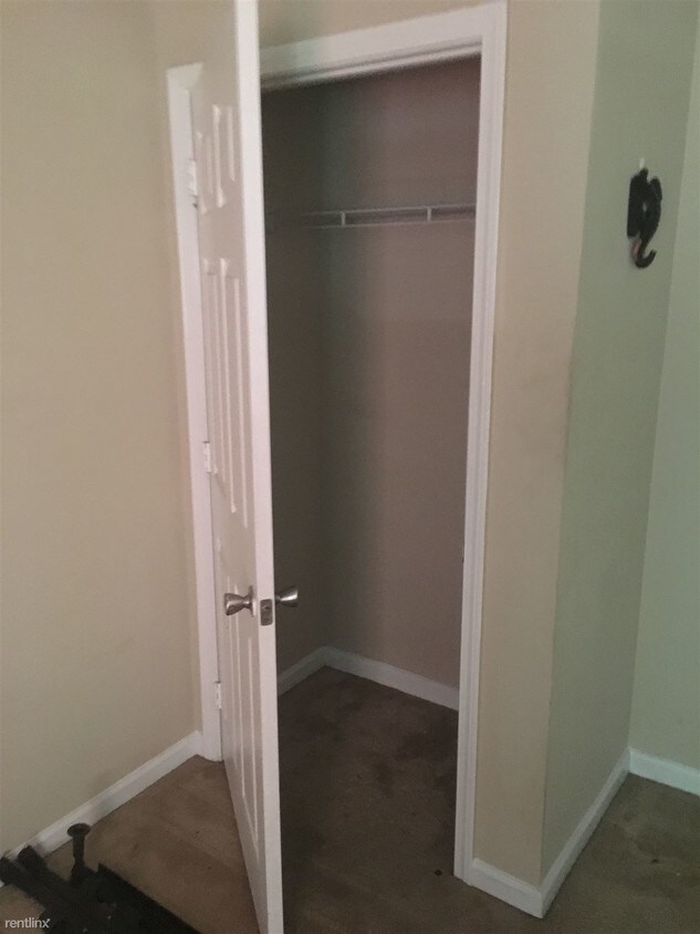 Primary Photo - 203 Holt Ave
