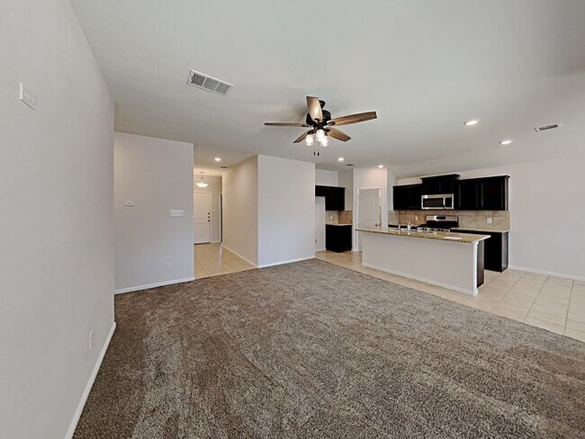 Building Photo - 808 Hutchins Dr