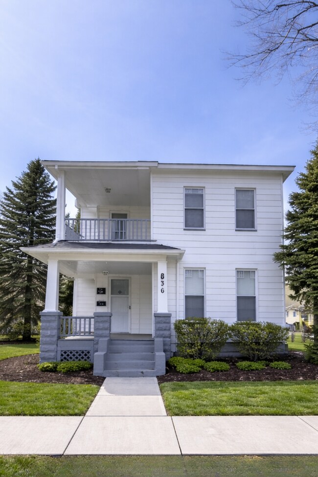 Building Photo - 836 E 156th St