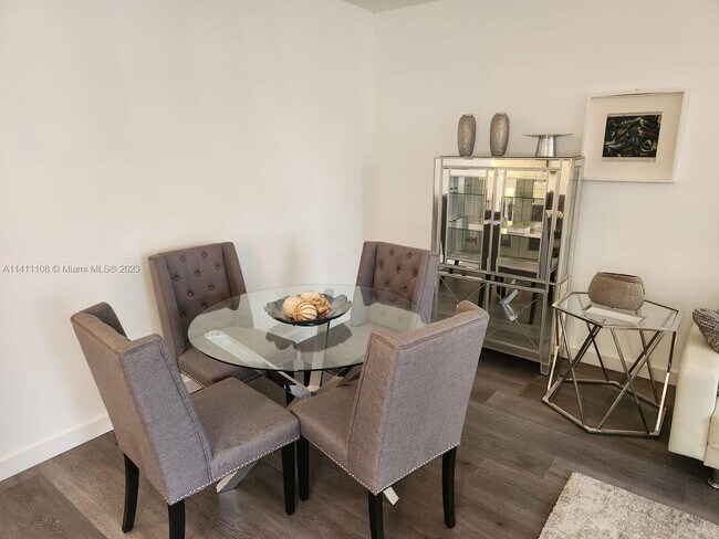 Foto del edificio - 5700 Collins Ave