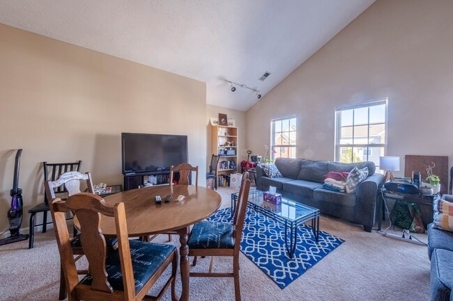 Building Photo - 4 bedroom, 4 bathroom Condominium- ONE BEDROOM AVAILABLE