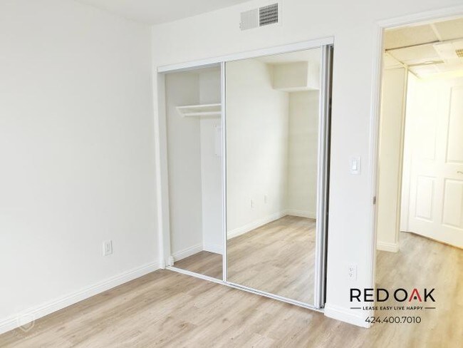 Foto del edificio - 2 bedroom in Los Angeles CA 90057