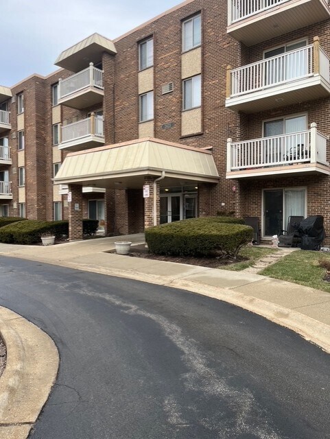 Building Photo - 2423 N Kennicott Dr