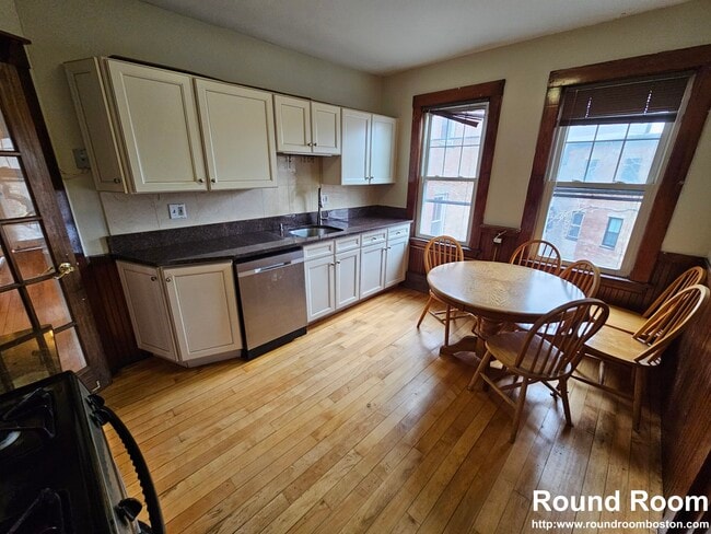 Building Photo - 82 Walnut St