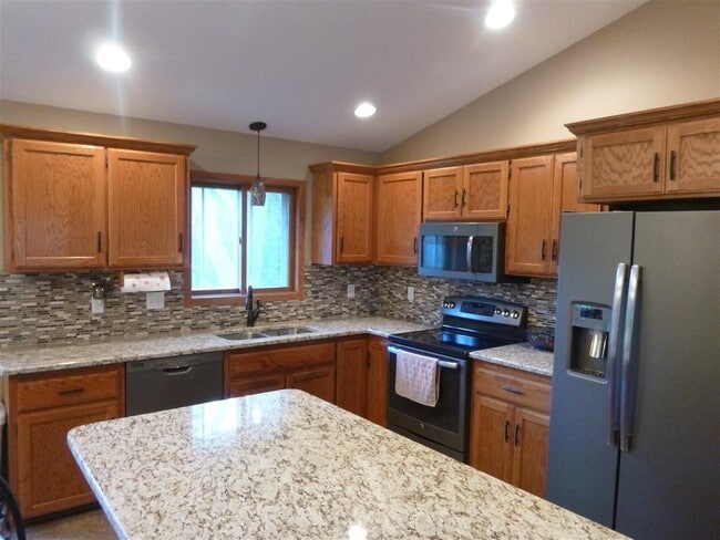 Building Photo - 4Bdrm-3bath Split NW Rochester