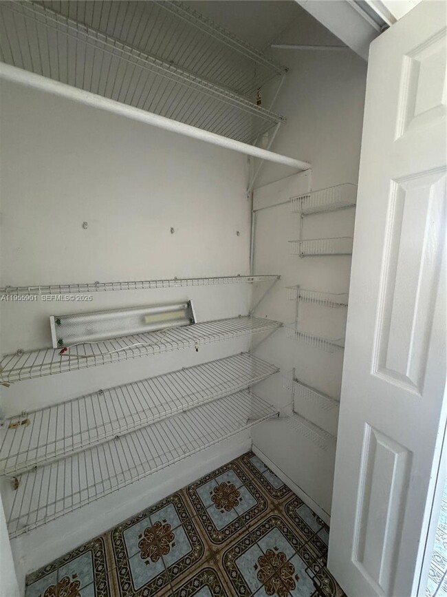 Foto del edificio - 3690 SW 14th St