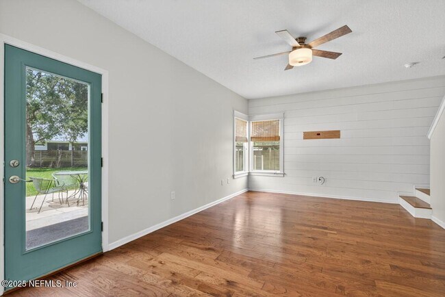 Foto del edificio - 12887 Dunns View Dr