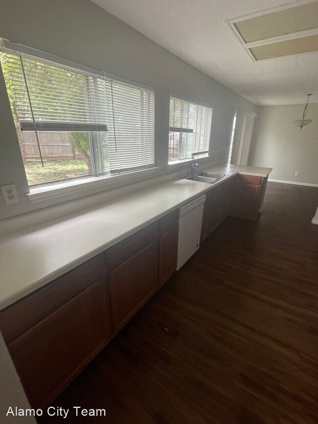 Foto del edificio - 4 br, 2.5 bath House - 3551 Olde Moss