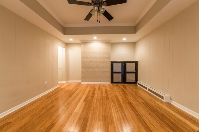 Foto del edificio - AVAILABLE NOW  - Gorgeous 3 Bedroom, 1.5 B...