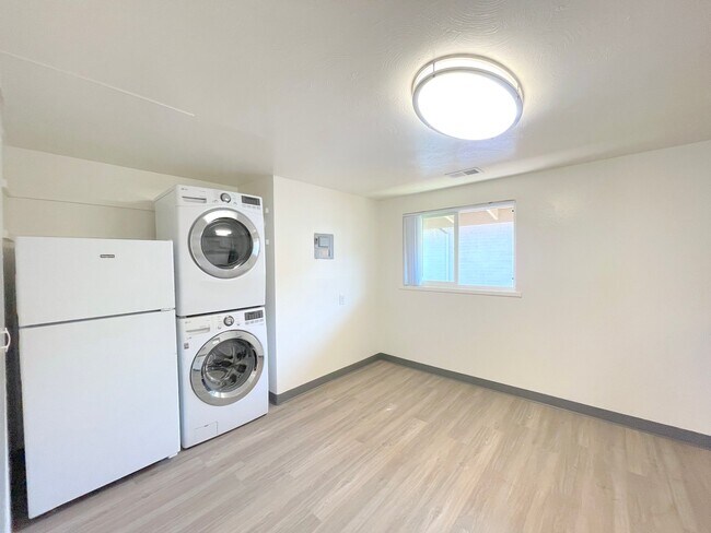 Foto del edificio - 8101-8195 W 9th Ave