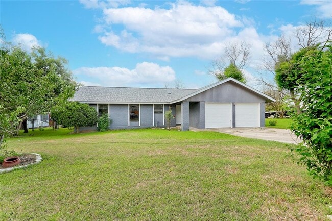 Building Photo - 820 Stadium Dr