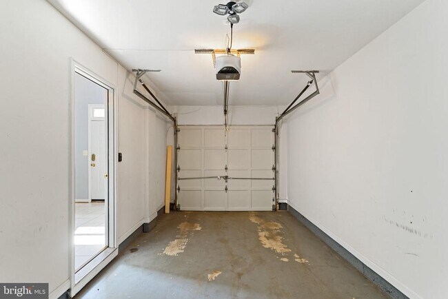 Foto del edificio - 21030 Whitfield Pl