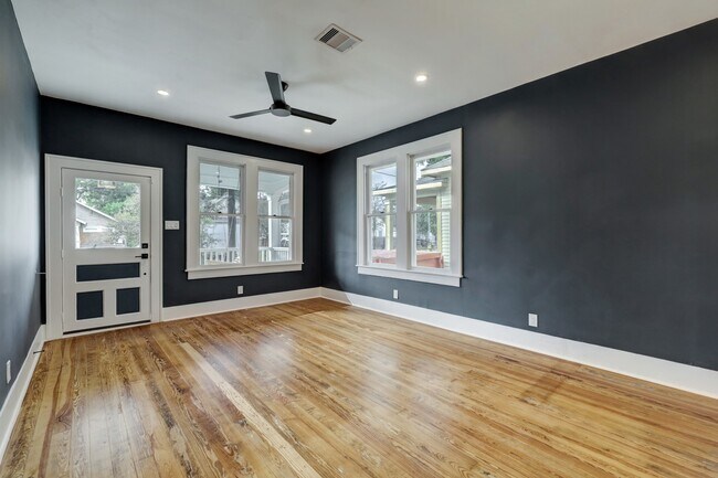 Building Photo - 2206 Gano St