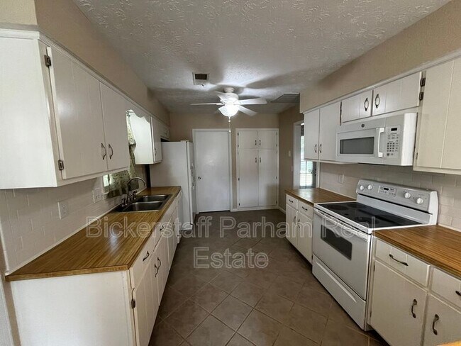 Foto del edificio - 6608 Highridge Dr
