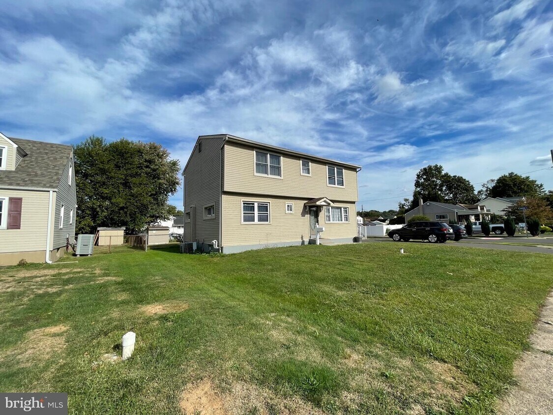 920 Center Ave, Bristol, PA 19007 House Rental in Bristol, PA