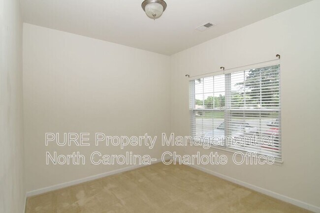 Building Photo - 5718 Bent Creek Cir