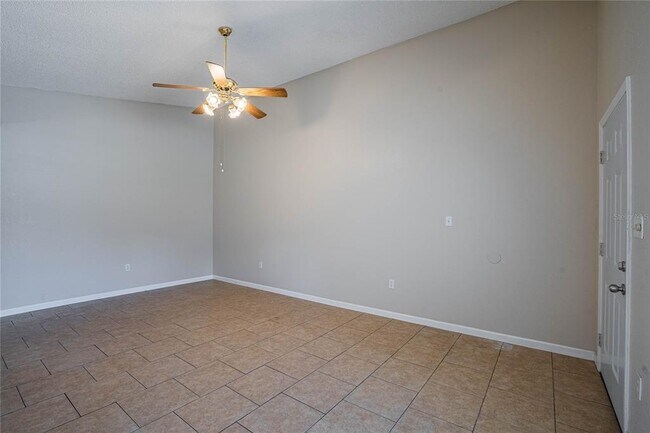 Building Photo - 748 Zella Ln