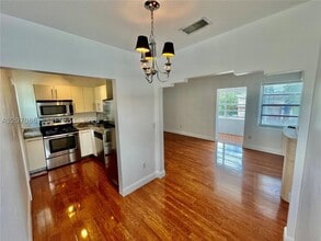 Building Photo - 525 NE 65th St