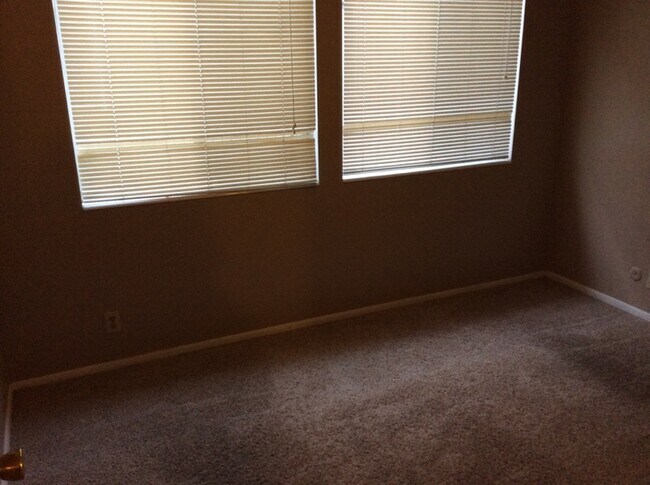 Foto del edificio - 343 100 N