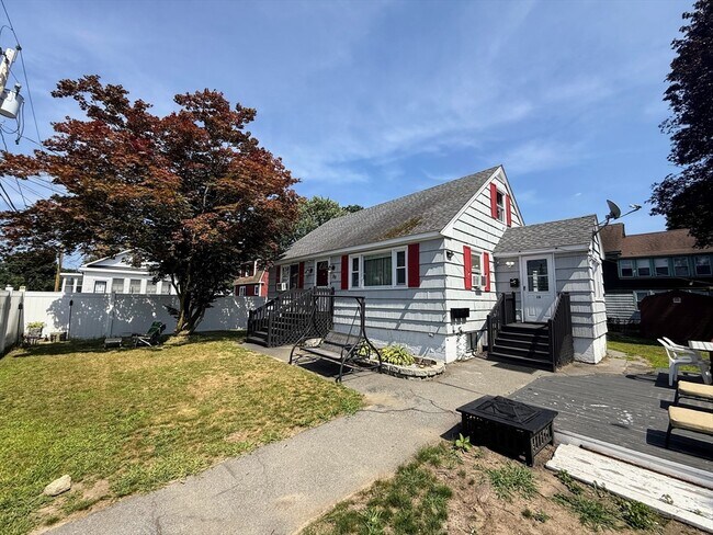 Foto del edificio - 89 Bunker Hill Ave