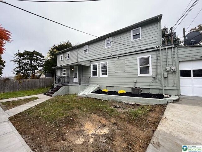 Building Photo - 1240 Pembroke Rd