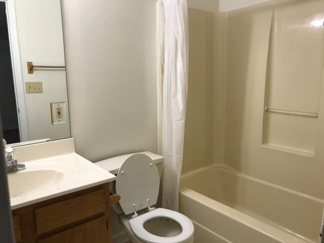 Building Photo - 304 Oriole Dr