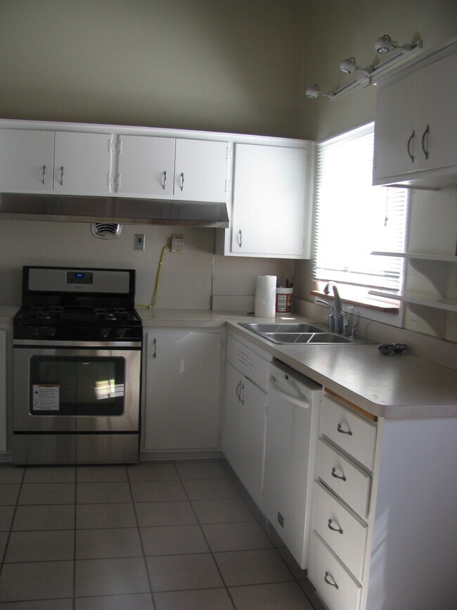 Building Photo - 2801 W 112th St