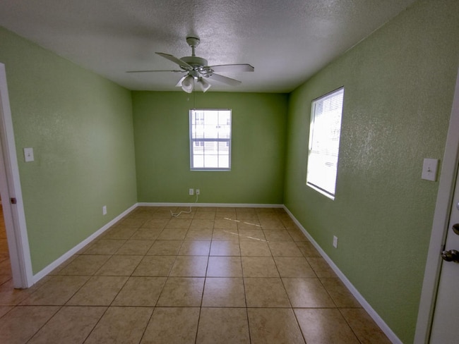 Building Photo - 1204 Bundrant Dr