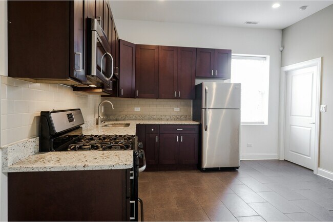 Kitchen - 15 S Hoyne Ave