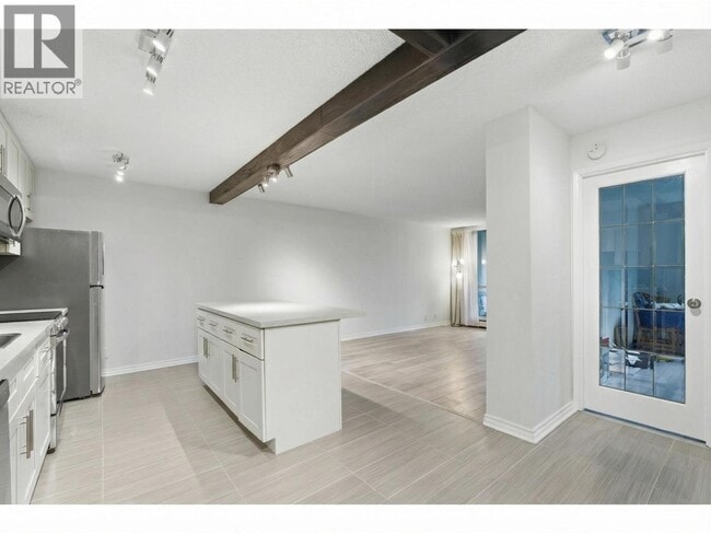 Building Photo - 2012 Fullerton Ave