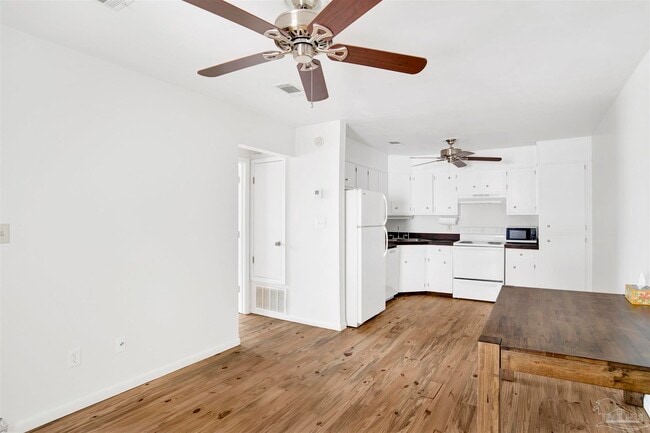Foto del edificio - 1275 Redwood Ln