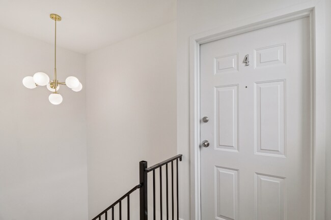 Foto del edificio - 303 Seaton Pl NE