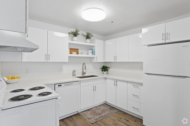 Interior Photo - Cambridge