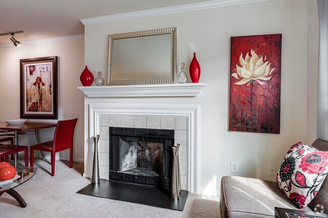 2BR, 2BA - 925SF - The Courts at Fair Oaks Apartments