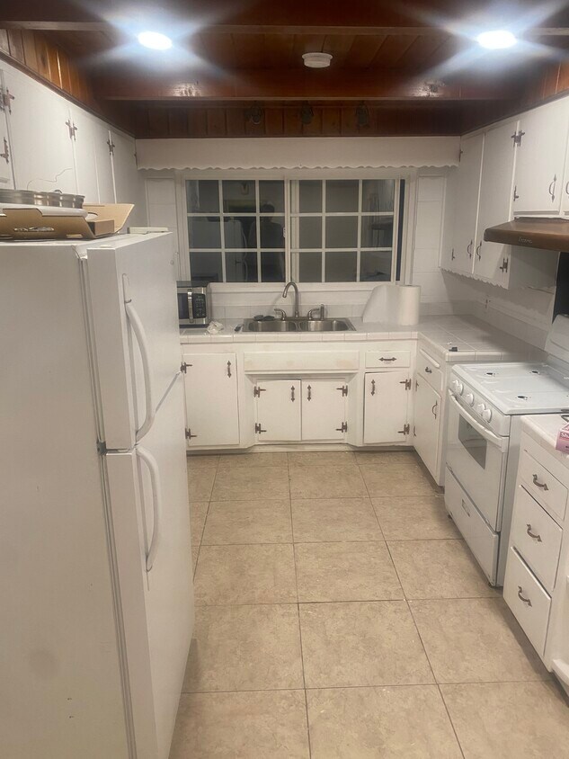 Foto principal - 2135 S Palm Ave
