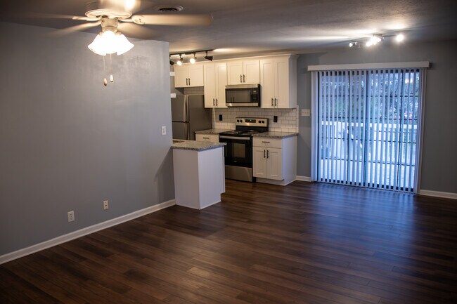 Foto del edificio - 938 Bradley Bell Dr