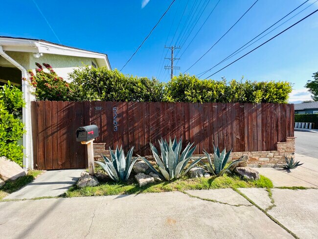 Foto del edificio - 5251 Auckland Ave