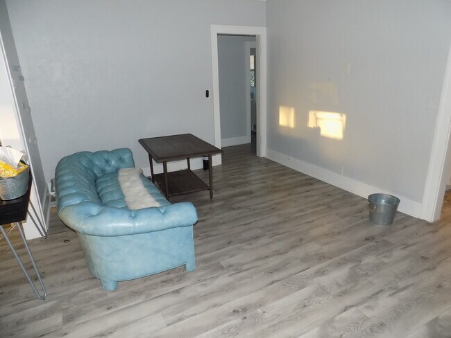 Foto del edificio - BCR 2672 South 12th Street-