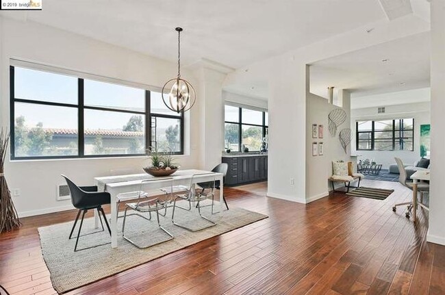 Building Photo - 1001 46th St