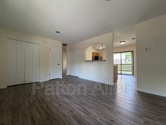 Foto del edificio - 28 Dawnwood Cir
