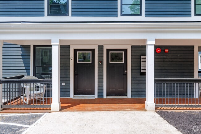 Entrance - 601 E State St