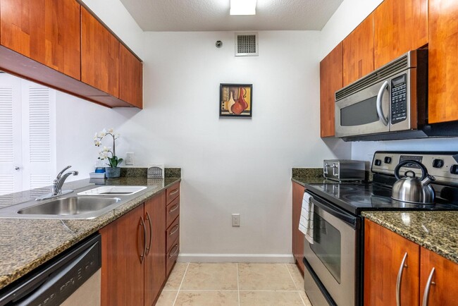 Kitchen - 1200 Brickell Bay Dr