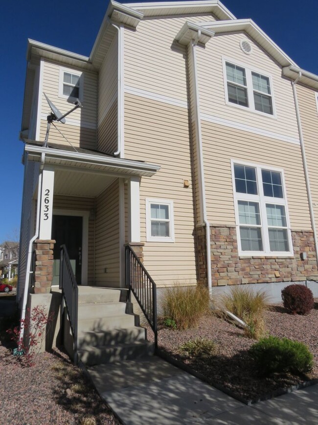Building Photo - Great 3-Bedroom Townhome