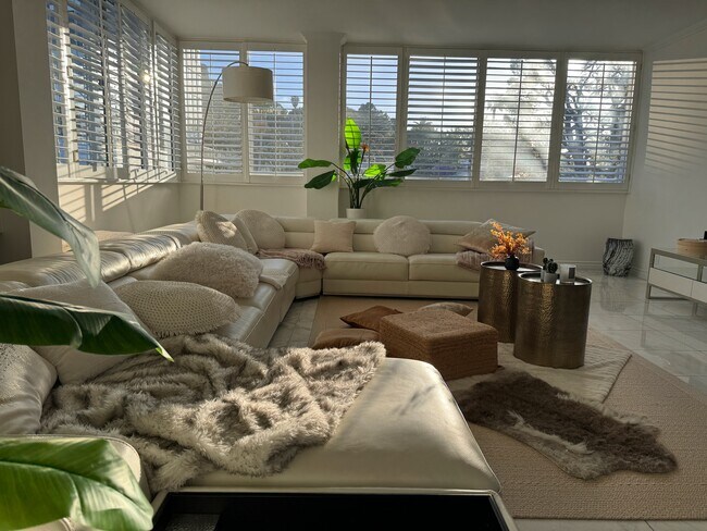 Abundant natural light through big windows - 17368 W Sunset Blvd