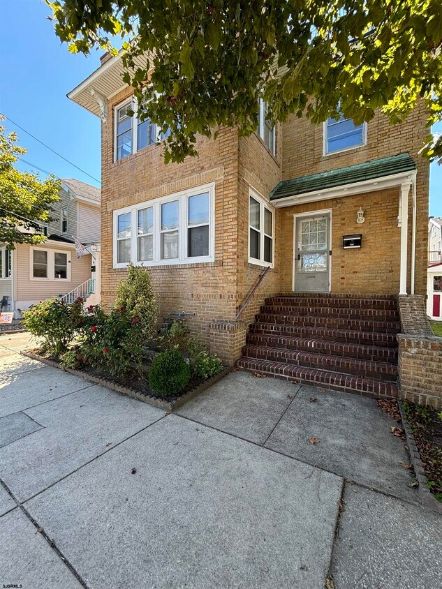 Primary Photo - 6 N Austin Ave