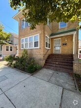 Building Photo - 6 N Austin Ave