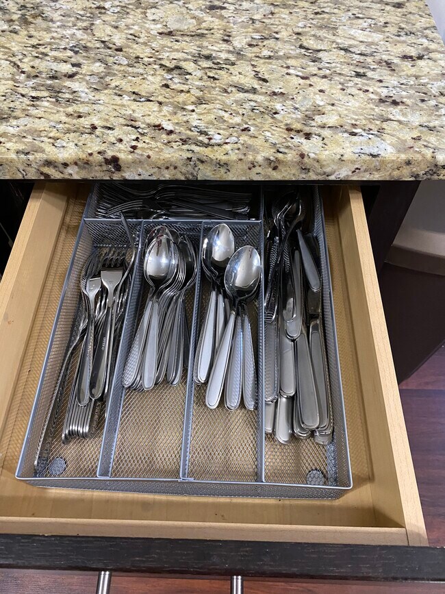 Utensils (eating &amp; cooking) - 2009 Lakeside Dr