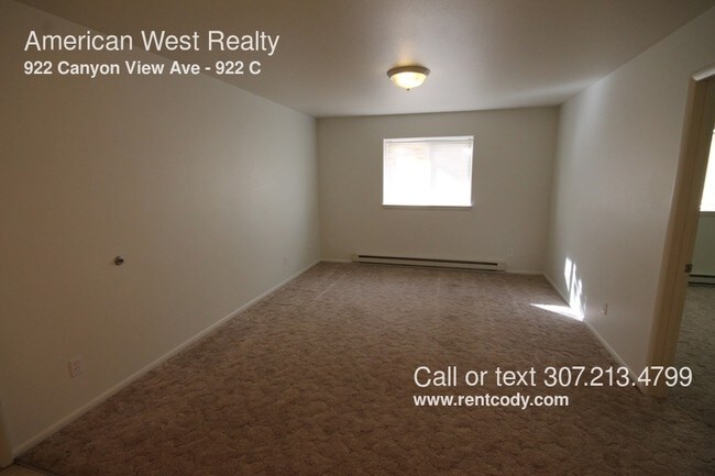 Building Photo - 922 Canyon View Ave