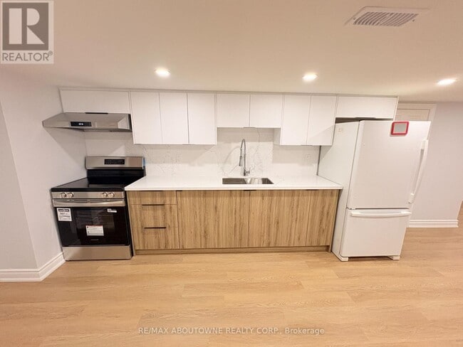 Photo du bâtiment - 202 Victoria Rd N